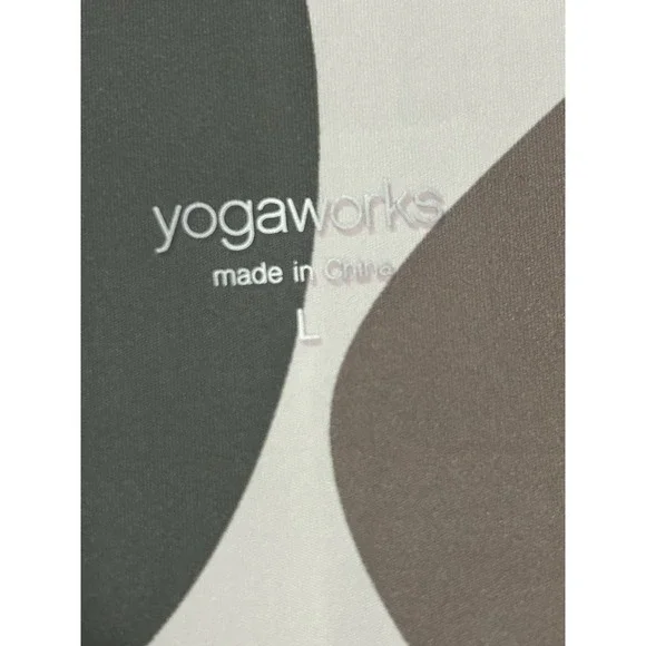 Yogaworks‎ Camo Athletic Shorts NWT(MSRP $48) - Picture 4 of 5